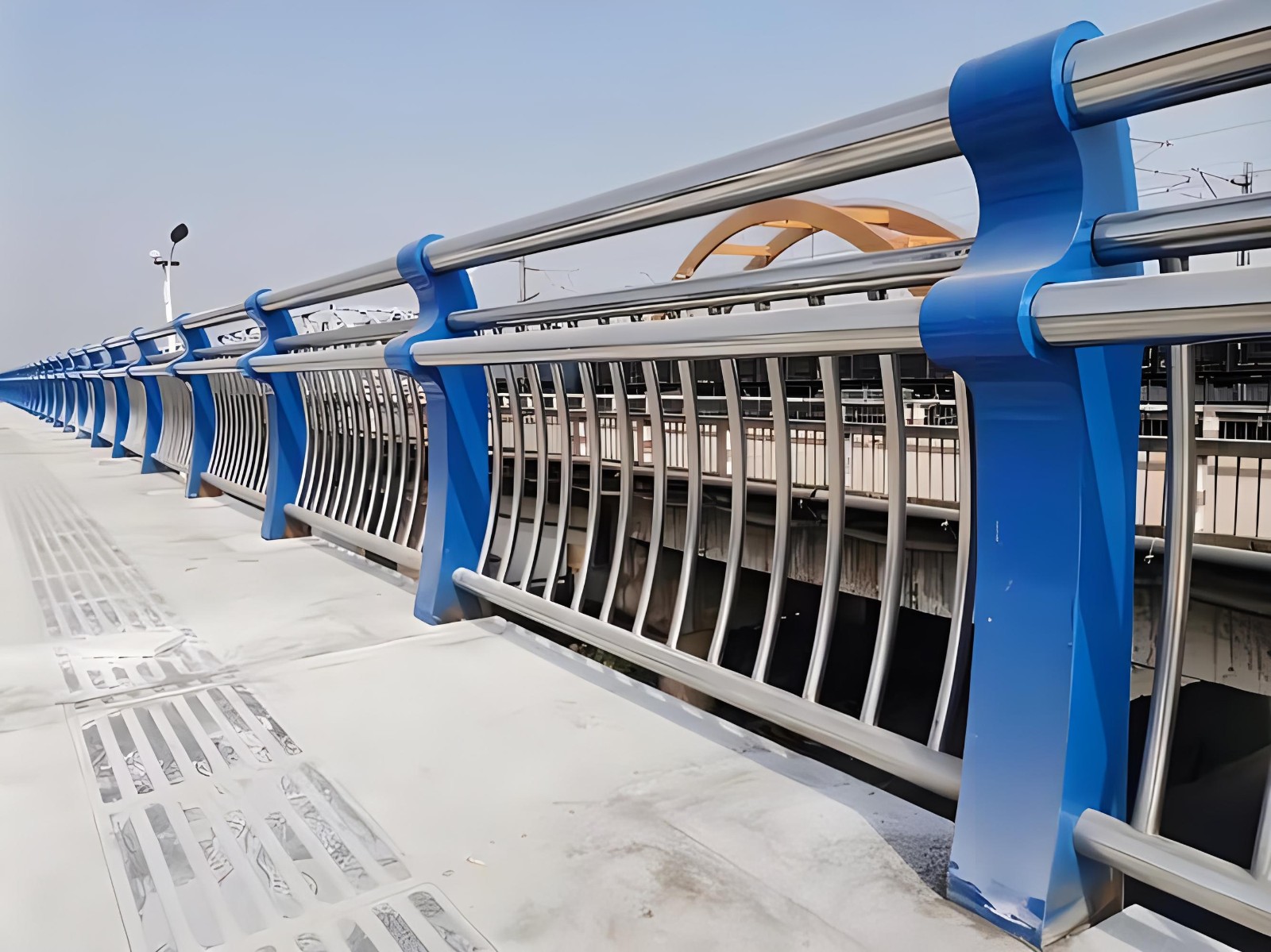蛟河不锈钢复合管护栏制造工艺要求及其重要性
