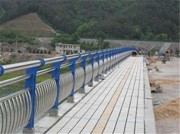 蛟河不锈钢桥梁护栏是一种什么材质的护栏